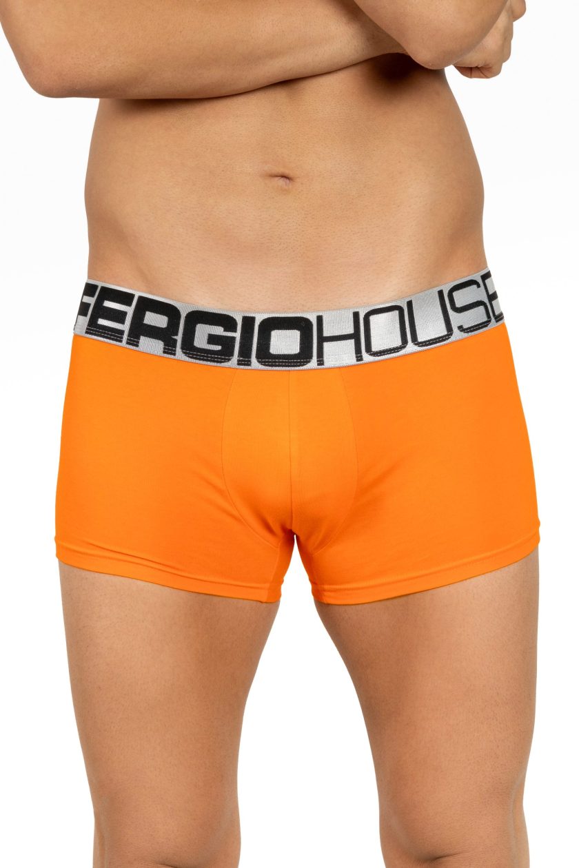 Slim fit boxer, vücut hatlarını mükemmel şekilde ortaya çıkaran tasarımıyla şıklık sağlar.